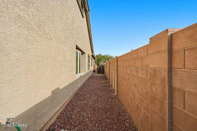 9625 N Hebden Way, Marana, AZ 85653