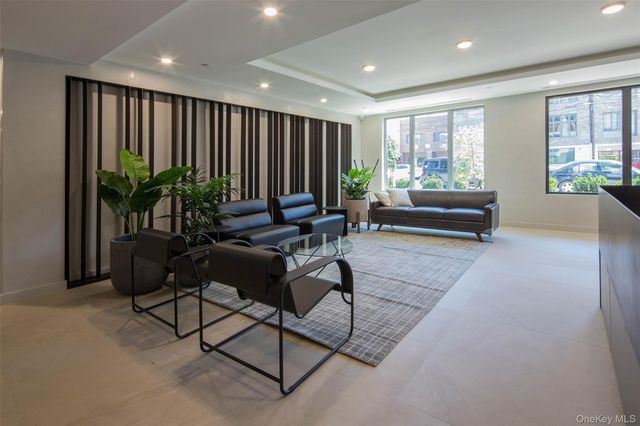 14-33 31st Avenue 3F, Astoria, NY 11106