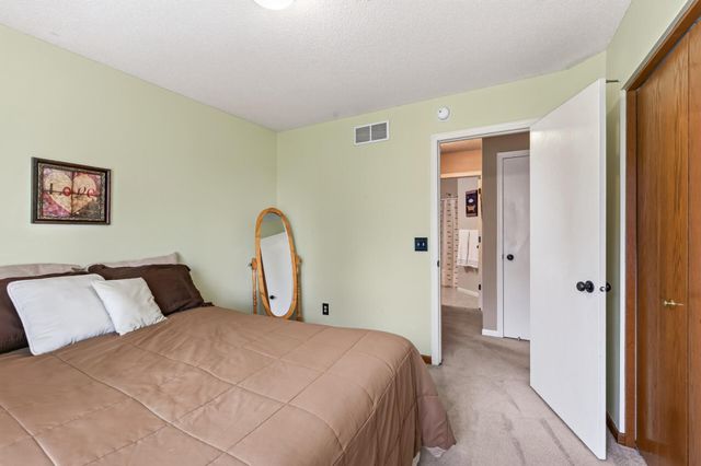 7833 Jorgensen Avenue S, Cottage Grove, MN 55016