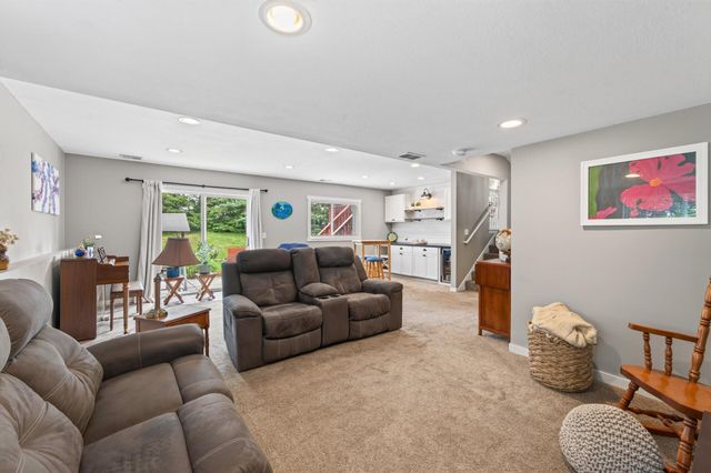 7833 Jorgensen Avenue S, Cottage Grove, MN 55016