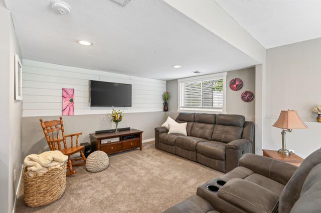 7833 Jorgensen Avenue S, Cottage Grove, MN 55016