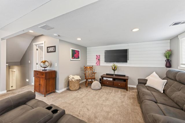 7833 Jorgensen Avenue S, Cottage Grove, MN 55016