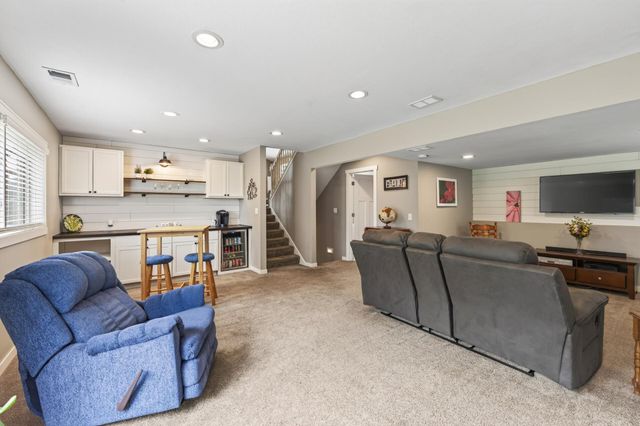 7833 Jorgensen Avenue S, Cottage Grove, MN 55016