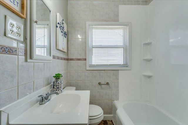 4902 E Pine, Wichita, KS 67208