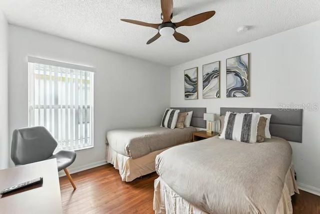 1017 LAKE BERKLEY DR, Kissimmee, FL 34746