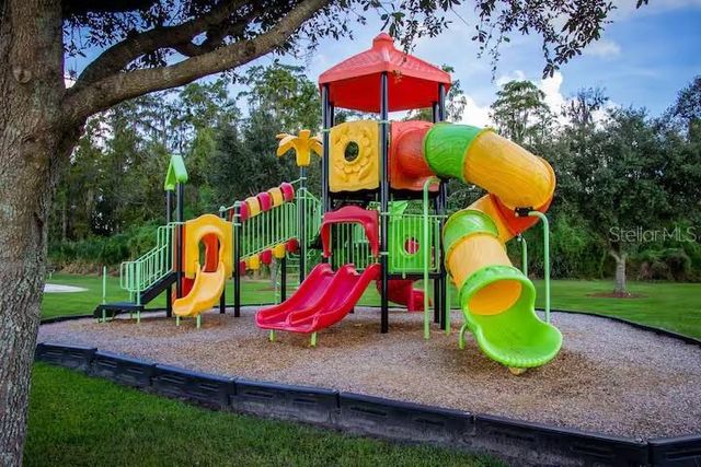 1017 LAKE BERKLEY DR, Kissimmee, FL 34746