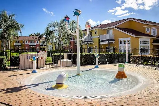 1017 LAKE BERKLEY DR, Kissimmee, FL 34746