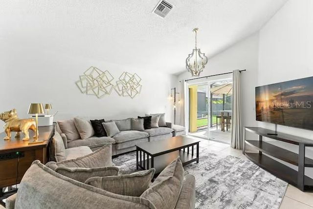 1017 LAKE BERKLEY DR, Kissimmee, FL 34746