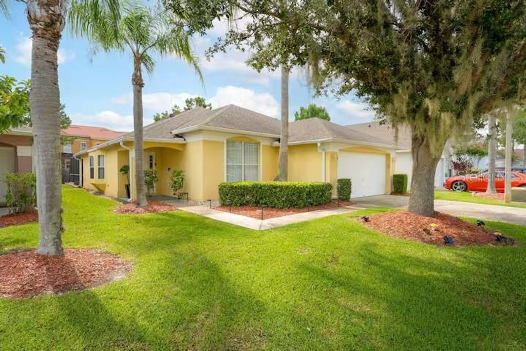 1017 LAKE BERKLEY DR, Kissimmee, FL 34746