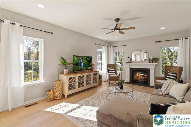 77 Tumble Creek Road 14, Williams Twp, PA 18042