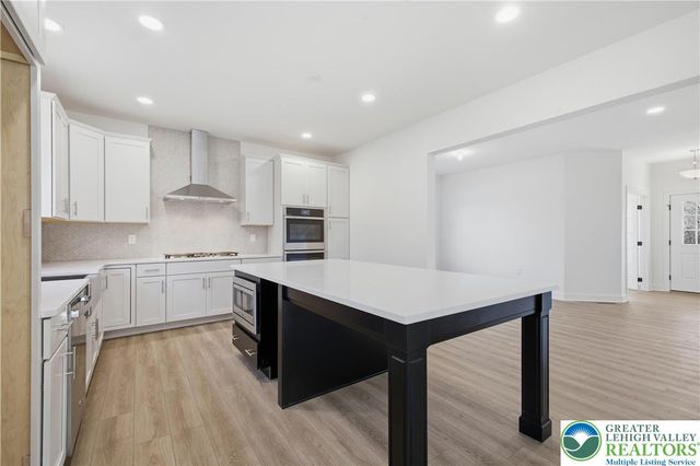 77 Tumble Creek Road 14, Williams Twp, PA 18042