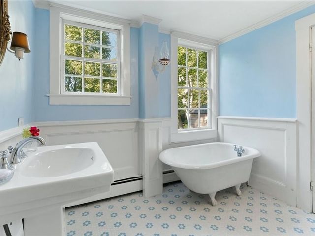 1015 Hortonville Rd, Swansea, MA 02777