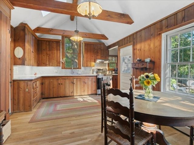 1015 Hortonville Rd, Swansea, MA 02777