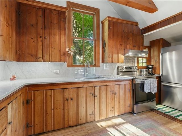 1015 Hortonville Rd, Swansea, MA 02777