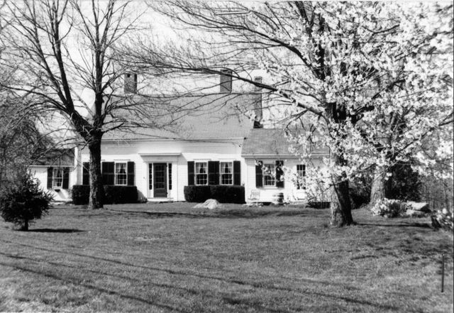 1015 Hortonville Rd, Swansea, MA 02777