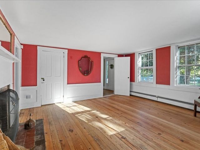 1015 Hortonville Rd, Swansea, MA 02777
