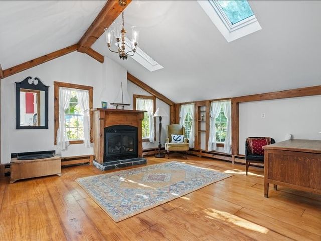 1015 Hortonville Rd, Swansea, MA 02777
