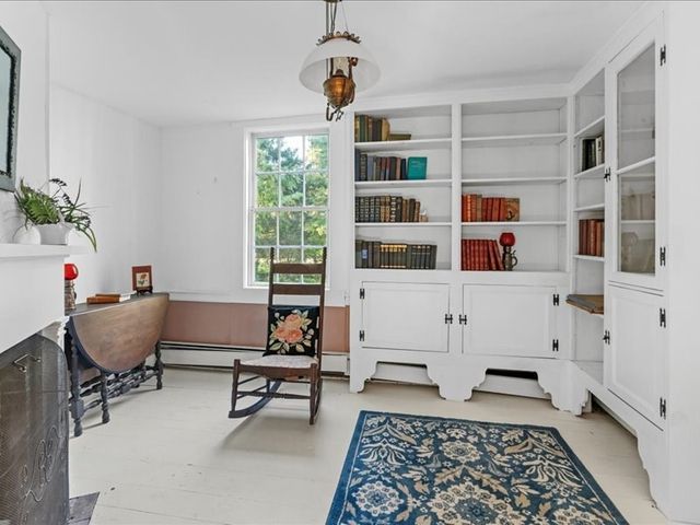 1015 Hortonville Rd, Swansea, MA 02777