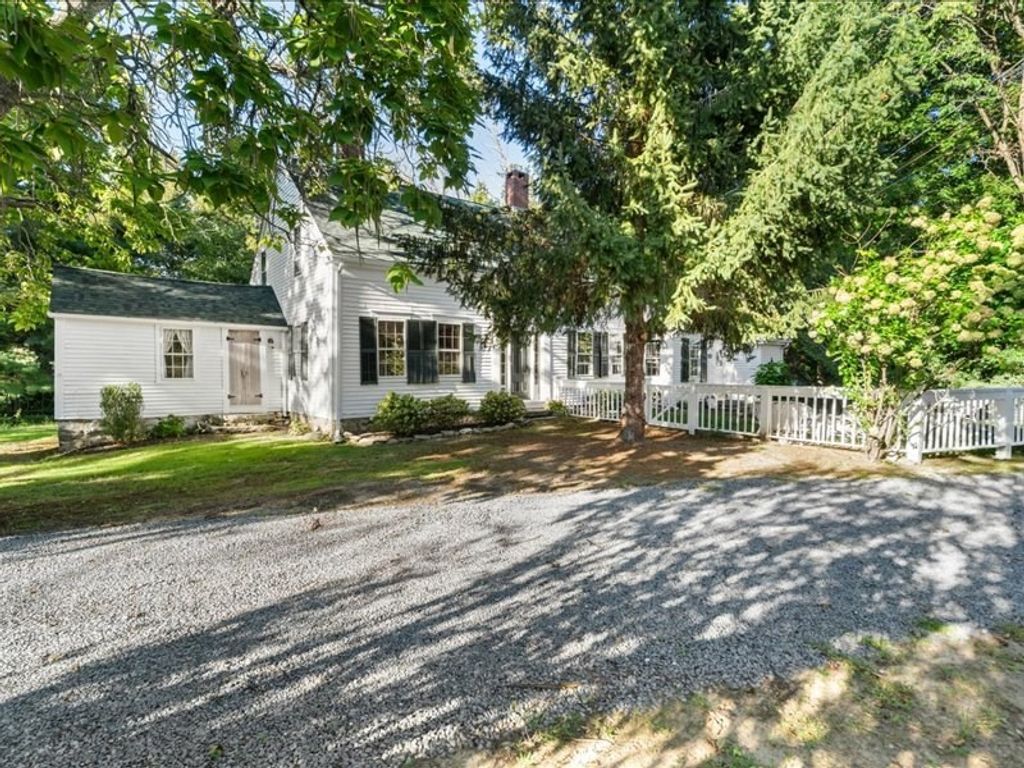 1015 Hortonville Rd, Swansea, MA 02777