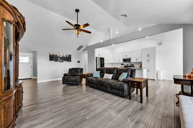 11325 SW Woodlawn Rd, Lawton, OK 73505