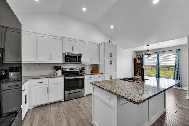 11325 SW Woodlawn Rd, Lawton, OK 73505