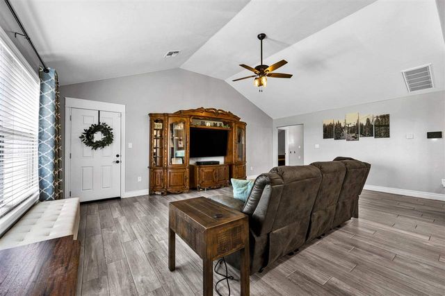 11325 SW Woodlawn Rd, Lawton, OK 73505
