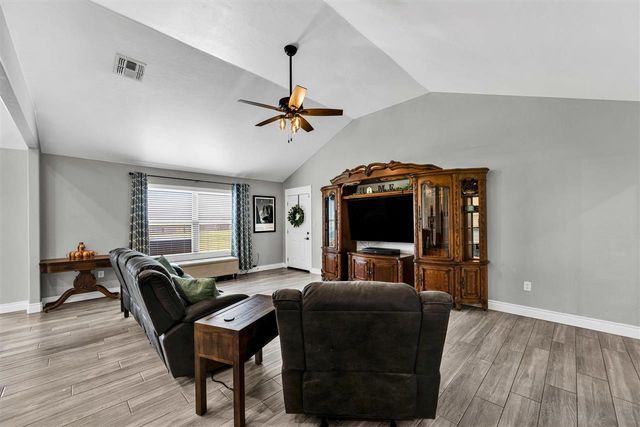 11325 SW Woodlawn Rd, Lawton, OK 73505