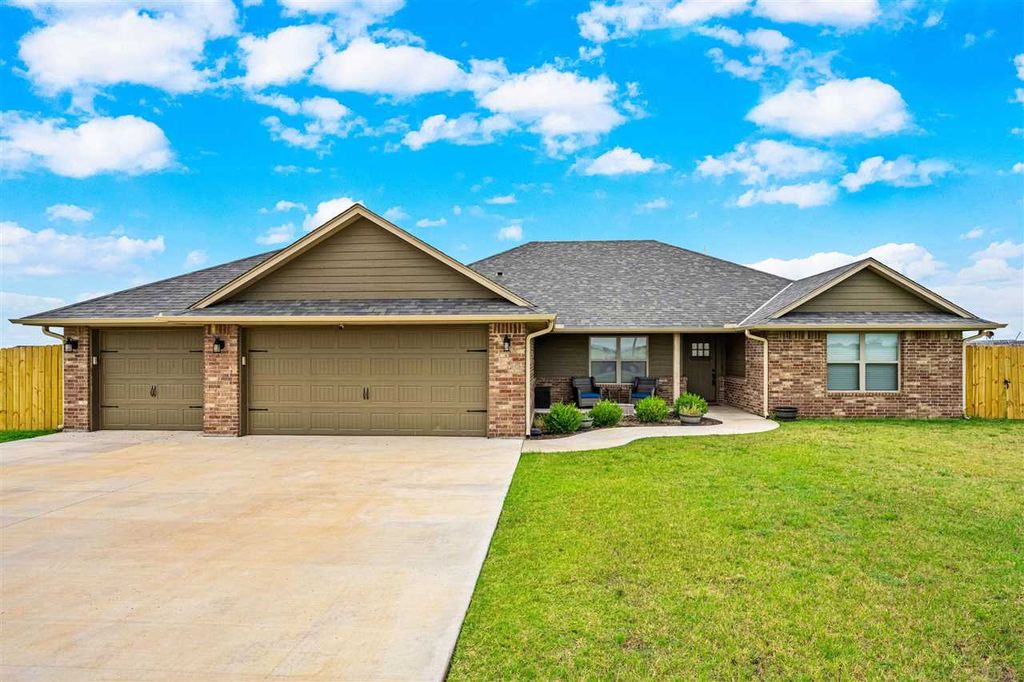 11325 SW Woodlawn Rd, Lawton, OK 73505