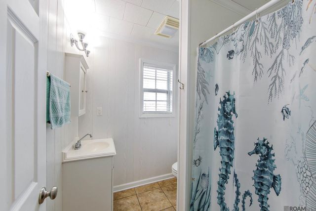 988 Four Point Rd, Dulac, LA 70353