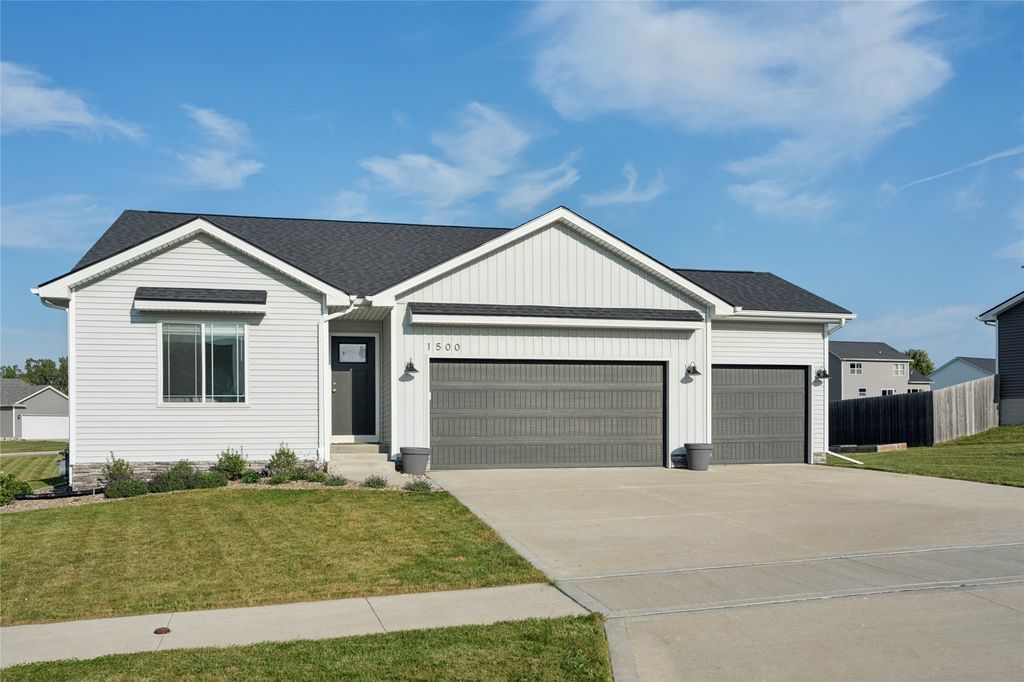 1500 Red Cedar Lane, Granger, IA 50109