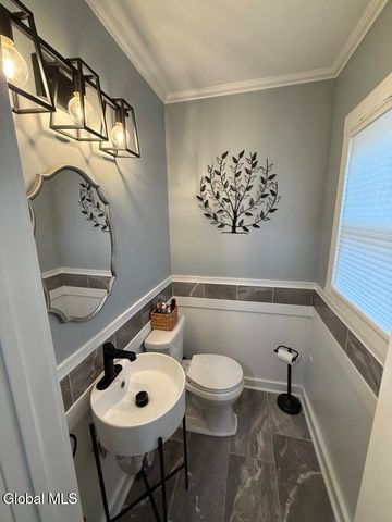 1472 Baker Avenue, Niskayuna, NY 12309