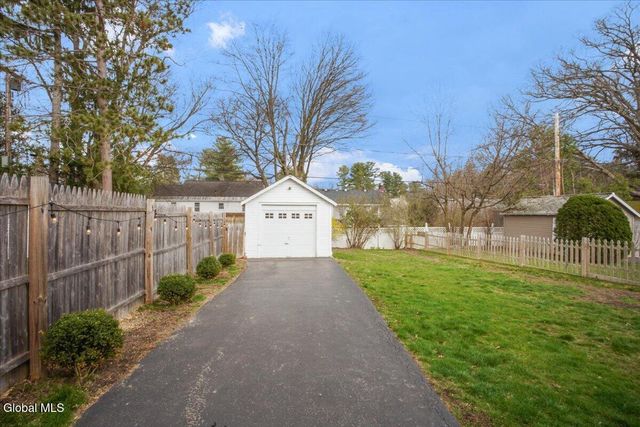 1472 Baker Avenue, Niskayuna, NY 12309