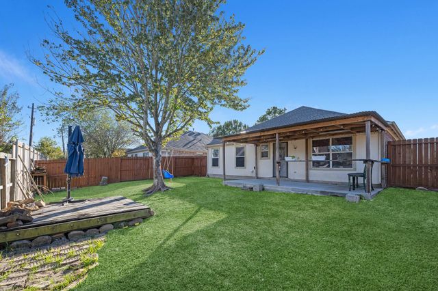 3115 Centennial Village Drive, Pearland, TX 77584