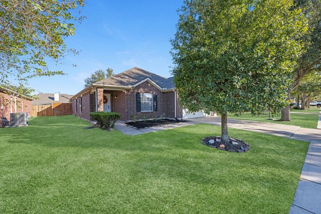 3115 Centennial Village Drive, Pearland, TX 77584