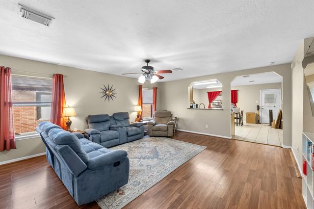 3115 Centennial Village Drive, Pearland, TX 77584