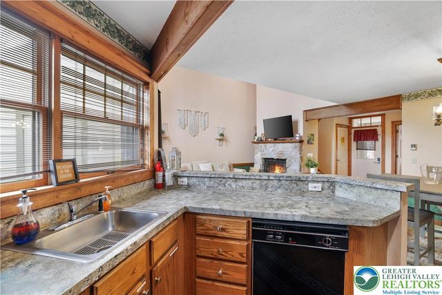 426 Oak Court, Jackson Twp, PA 18372