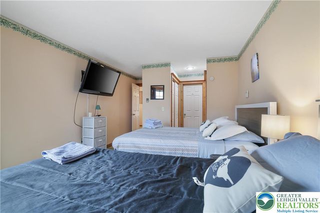 426 Oak Court, Jackson Twp, PA 18372