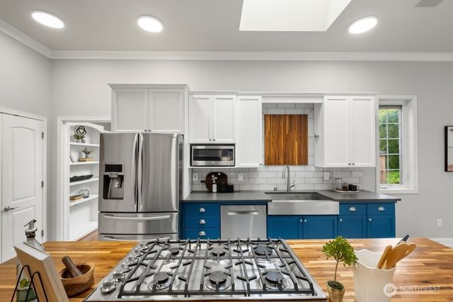 17247 SE 54th Place, Bellevue, WA 98006