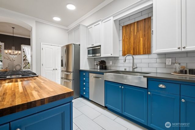 17247 SE 54th Place, Bellevue, WA 98006
