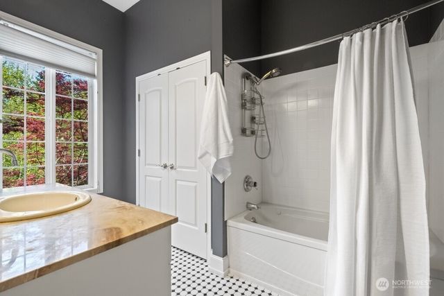 17247 SE 54th Place, Bellevue, WA 98006