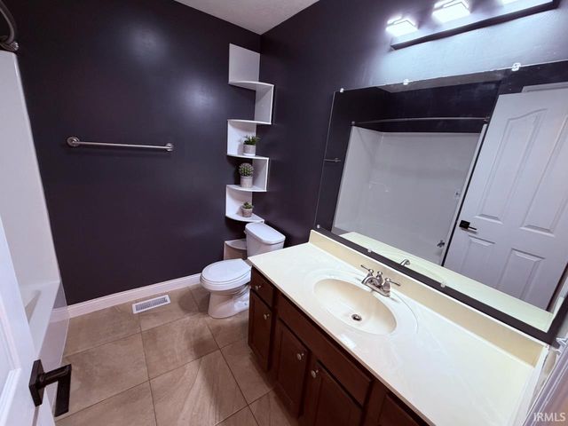 9301 Hedgewood Court, Evansville, IN 47725