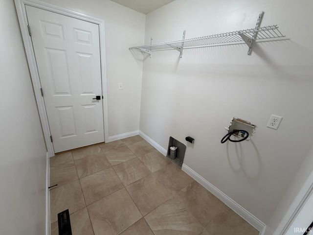 9301 Hedgewood Court, Evansville, IN 47725