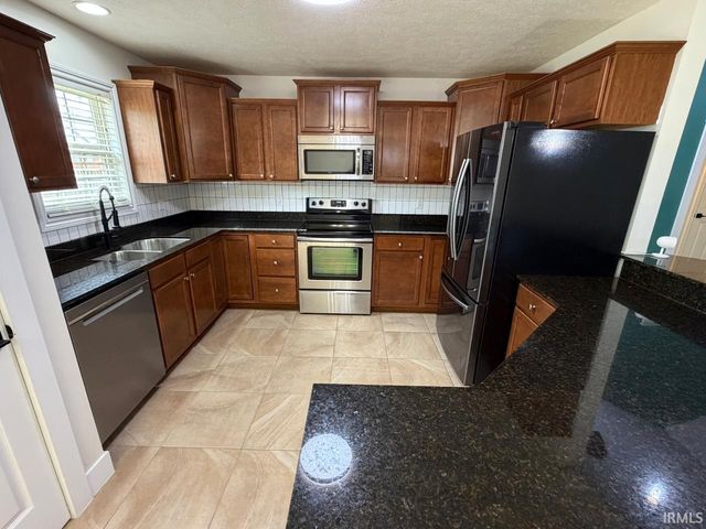 9301 Hedgewood Court, Evansville, IN 47725