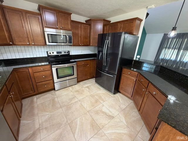9301 Hedgewood Court, Evansville, IN 47725