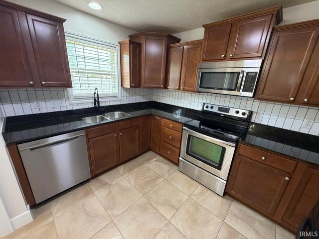 9301 Hedgewood Court, Evansville, IN 47725