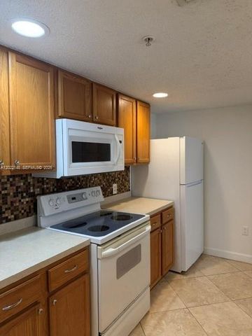 9905 Westwood Dr 18-3, Tamarac, FL 33321