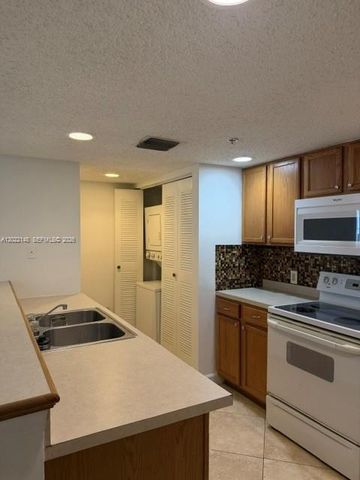 9905 Westwood Dr 18-3, Tamarac, FL 33321
