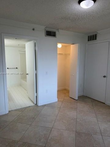 9905 Westwood Dr 18-3, Tamarac, FL 33321