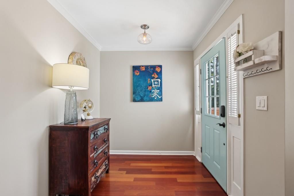 Image 10 of property listing at 1132 Oakland Trace NE, Brookhaven, GA 30319