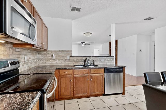 2016 Swenson Court, Grand Prairie, TX 75052